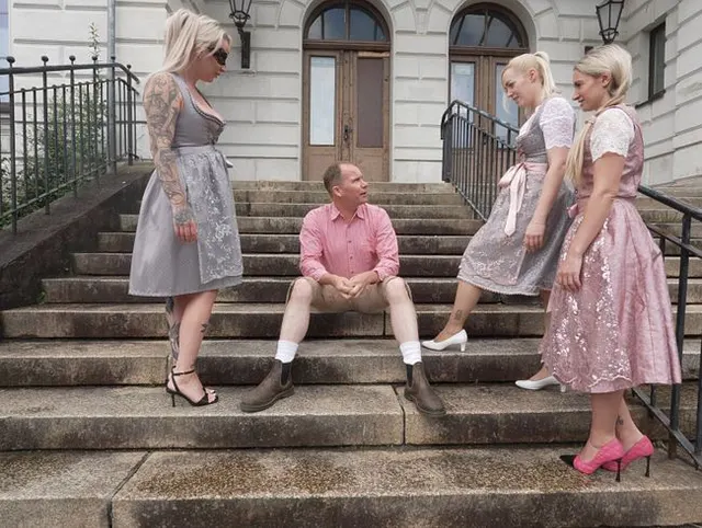 Vorschau aus Große Titten: Oktoberfest-Schlampen! 3 Dirndl blasen & ficken bis zum Creampie