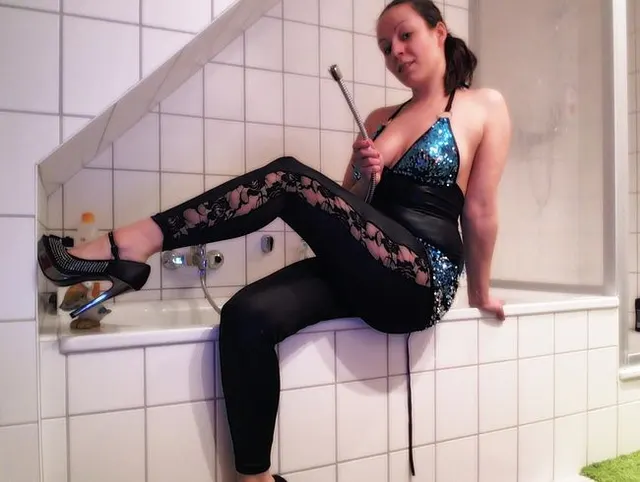 SpermaWichsPüppchen - Arsch frei für den Mega Einlauf!