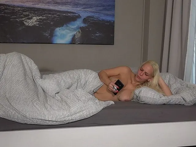 Krasser FREMDFICK | Ihr Freund fickt mich BLANK und Seine Frau ist nur 1 Zimmer weiter!"