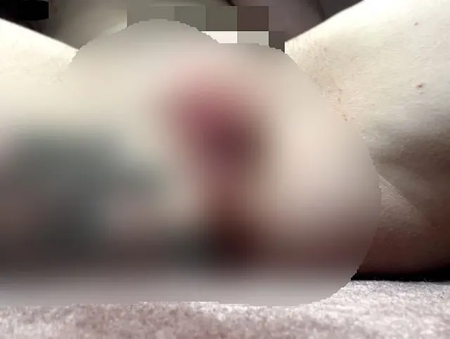 Muschi zeigen, Spielen mit großen Schamlippen und Masturbation
