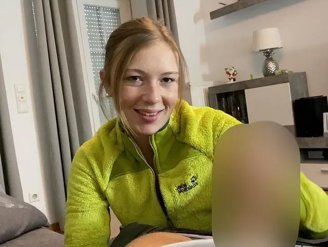 Stiefcousin beim zocken in Reitklamotten überrascht! - XXL LADUNG auf meinen ARSCH!