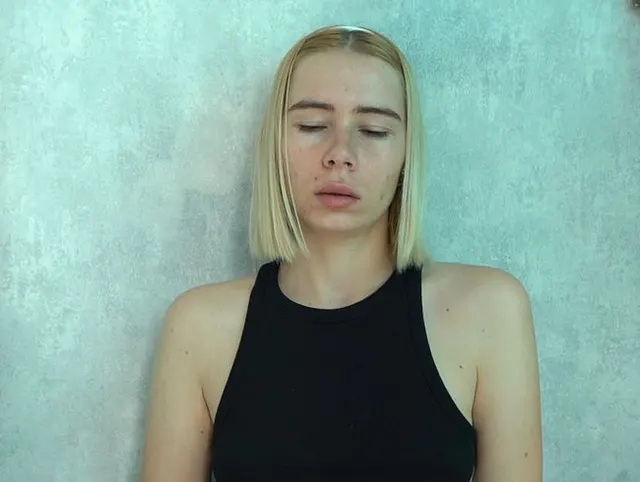 Hermosa Alice tiene un orgasmo, hermosa agonía