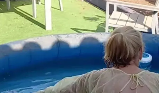 Mein Mini Pool, mein Gummioutfit