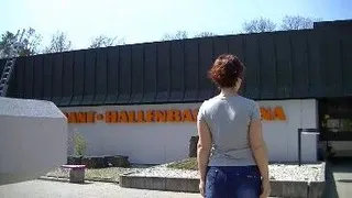 Public AO Sex im Hallenbad