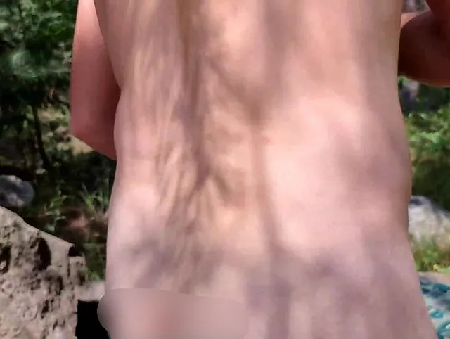 Outdoor Oral und Anal mit schwarzhaarige