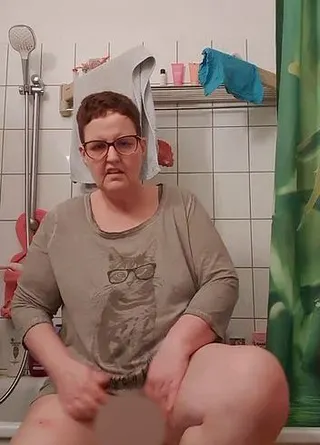 Behaarte Pussy rasiert