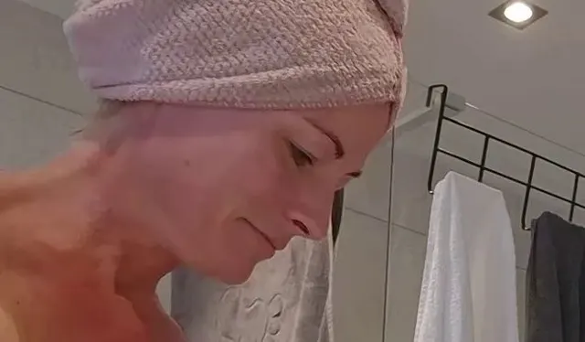Vorschau aus Piercings: Clubnacht kann kommen – im Badezimmer mache ich mich heiß ??