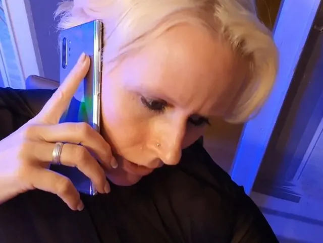 Beim telefonieren mit meiner StiefMutter gefickt