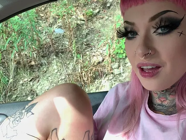 Autoblowjob! An vielbefahrener Straße!
