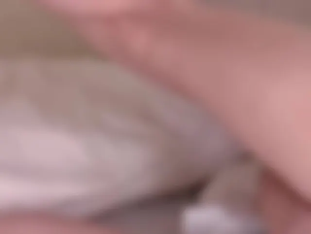 Fingere meine Löcher mit Fingern und Dildo. Lass uns frech spielen