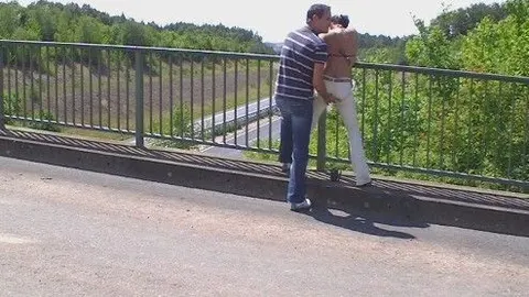 AUF DER AUTOBAHNBRÜCKE-IN MS-LEDER