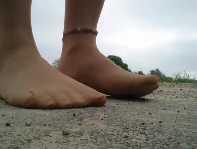 Nylonfuß Erdbeere zertreten ** Crushing Outdoor **