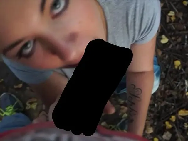 Kleine Drecksau muss pissen und bläst!