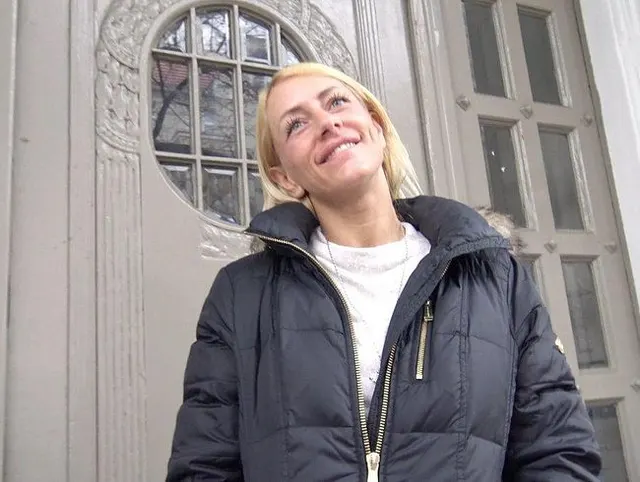 GERMAN SCOUT - Berlinerin Sandy bei Strassen Casting AO gefickt