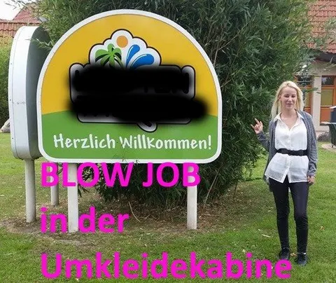 Blow Job in der Schwimmbadumkleide