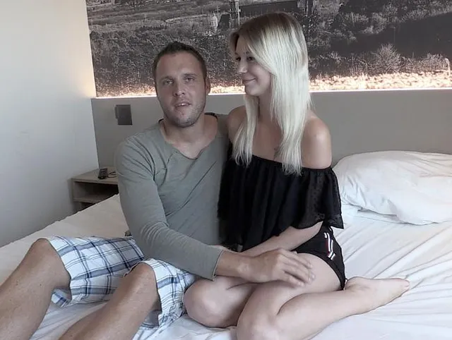 Erstes Fick Video mit der 18 Jährigen Teenie Lara !!!!