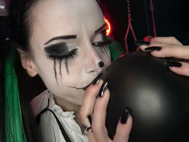 Goth-Clown-Looner