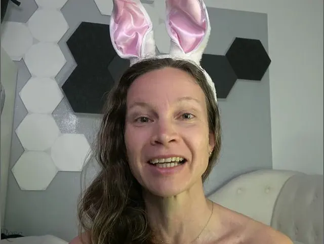 Eiersuche! Mist! Hab nur meine Saftmuschi!