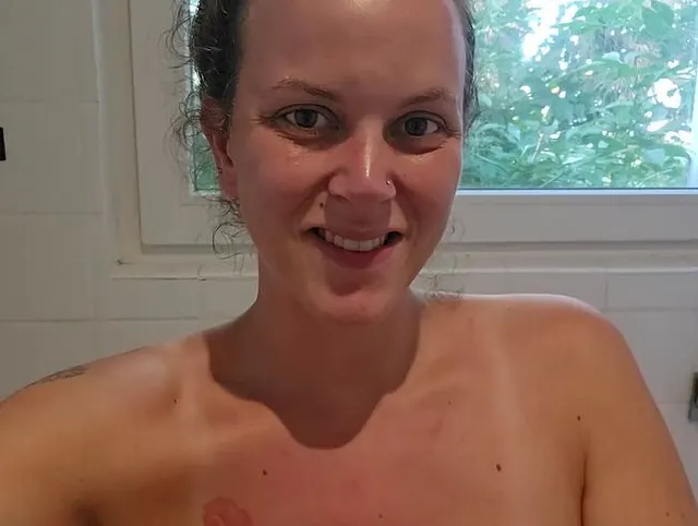 Frisch Rasierte Pussy extrem nah - genieße das schmatzen meiner auslaufenden Pussy !