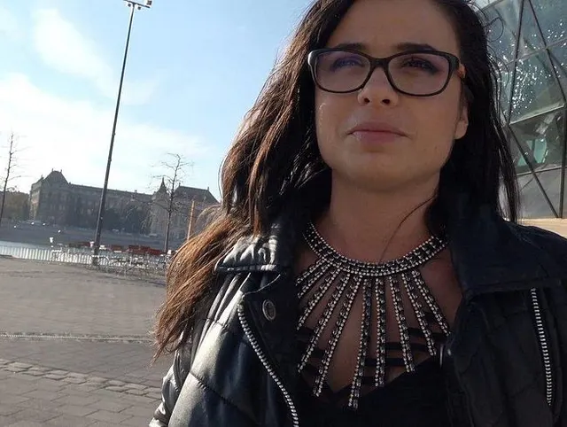 GERMAN SCOUT - Erster Arschfick für Teen Mira mit Zahnspange bei Model Casting