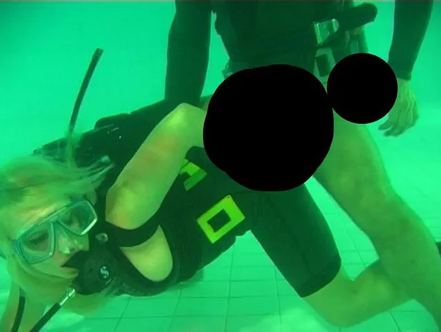 Der Unterwasser Fick im Tauchbecken teil.3