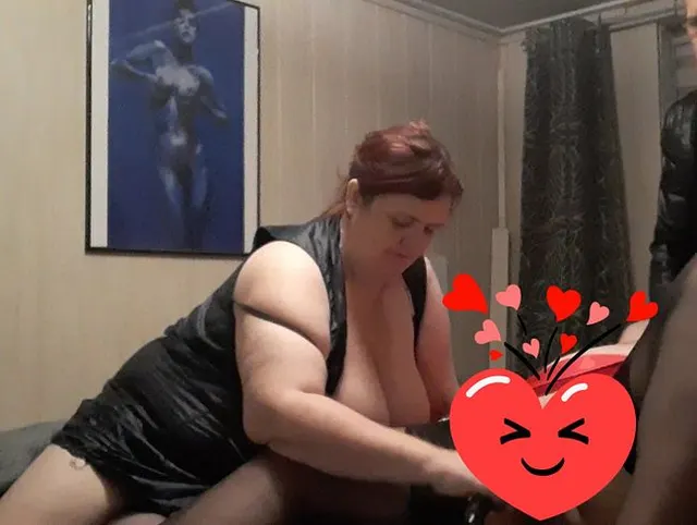 Ich befriedigt lydia mit ein massagestarb