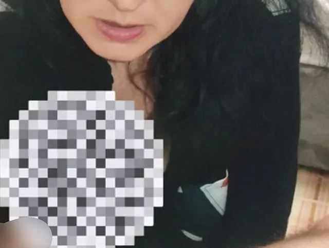 Schlampe reife MILF spritzt nach dem Blowjob in den Mund