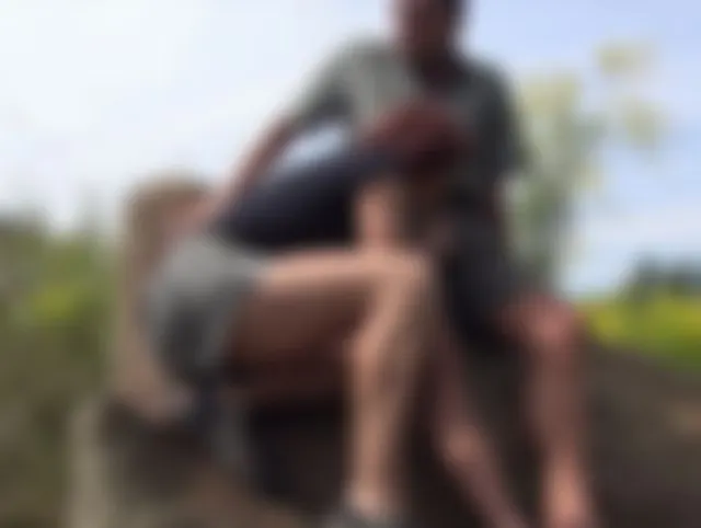 Blasen und doggy ficken an einem Felsen