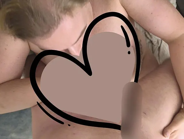 Ich revanchiere mich für den Leck-Orgasmus, indem ich ihm einen blase, bis er in meinem Mund kommt