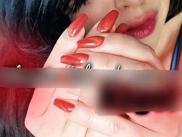 Fokussiere dich auf meine Nägel 07