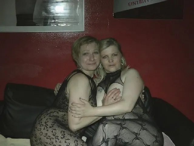 Meine Titten im Pornokino angespritzt