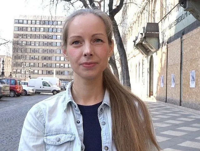 GERMAN SCOUT - Süße Studentin zu multiplen Orgasmen bei Straßen Casting gefickt