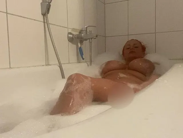 Solo in der Wanne!!!!