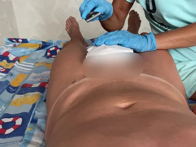 Oma Handjob frisches Sperma Tabu Orgasmus BDSM Rasieren
