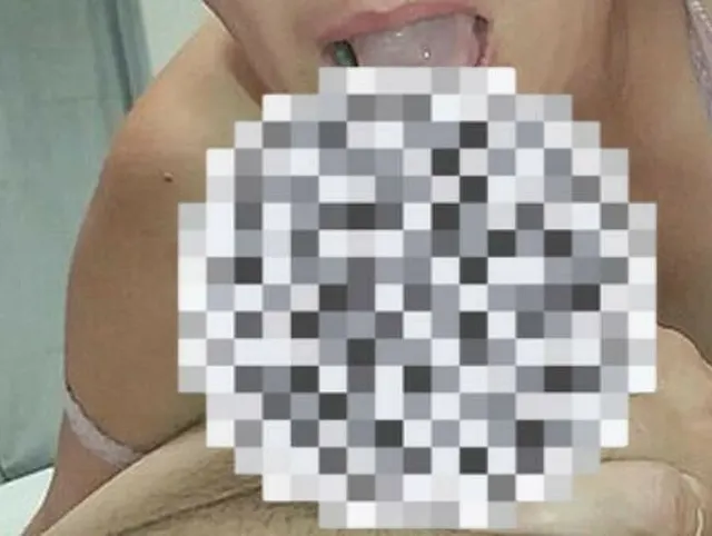 Schlampiger Blowjob mit Sperma im Mund von reifer MILF Hausfrau