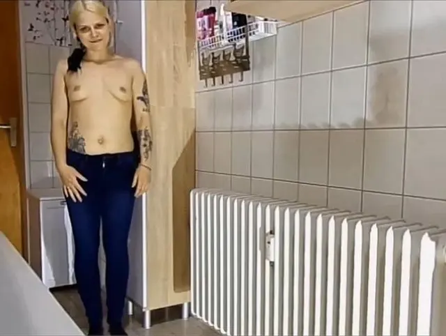 Die Jeans voll mit Pipi