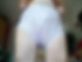 Wichs deinen Schwengel durch die Gummihose !!