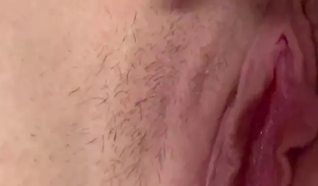 Teen 18 zeigt die heiße Muschi