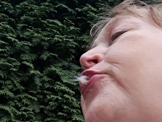 Den Mistkerl outdoor anspucken und ohrfeigen (Hochkannt)