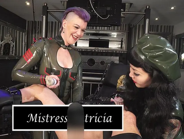 Die Kehle gestopft und den Schwanz abgewichst