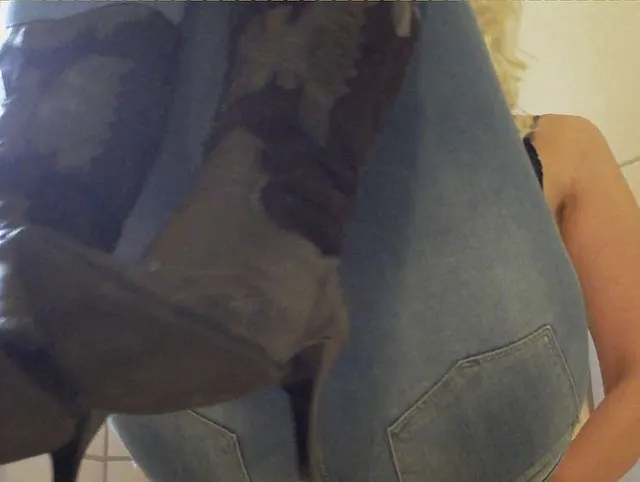 Enge Jeans und Stiefel ( Userwunsch)