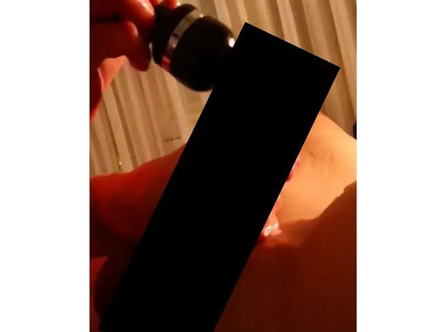 Massagestab lässt den Schwanz richtig geil abspritzen ;-)