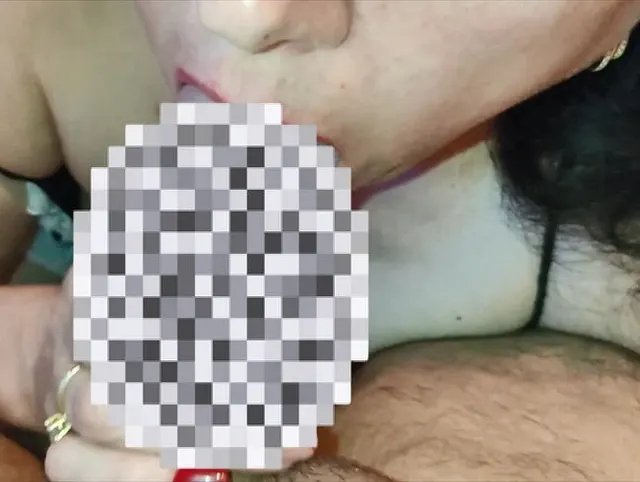 Heiße MILF, schlampiger Blowjob mit Sperma im Mund und oralem Creampie