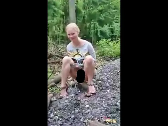 Spontan outdoor abgepisst