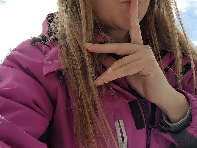 Pipi strullert in Schnee, wie heiß aufs Eis