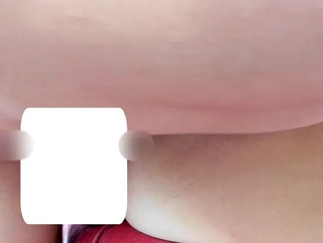 Oma bekommt massiven Creampie aus frischer, mit Sperma gefüllter, feuchter Muschi