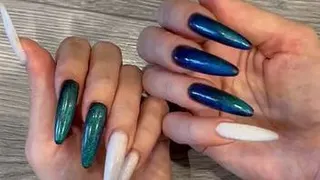 Lange Nägel und Handjobs mit Spucke