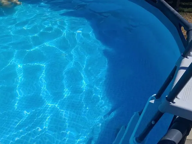 Blowjob im Pool