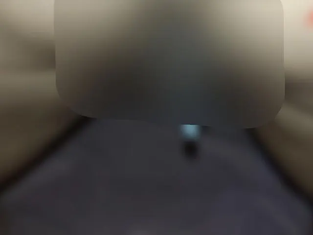 Die Muschi einer verdorbenen Stiefmutter ist mit einer großen Menge Sperma gefüllt