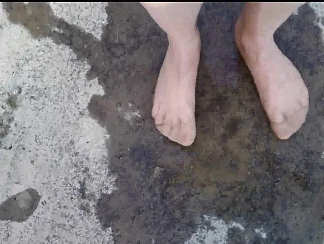 Pissen in Strumpfhose (Outdoor)